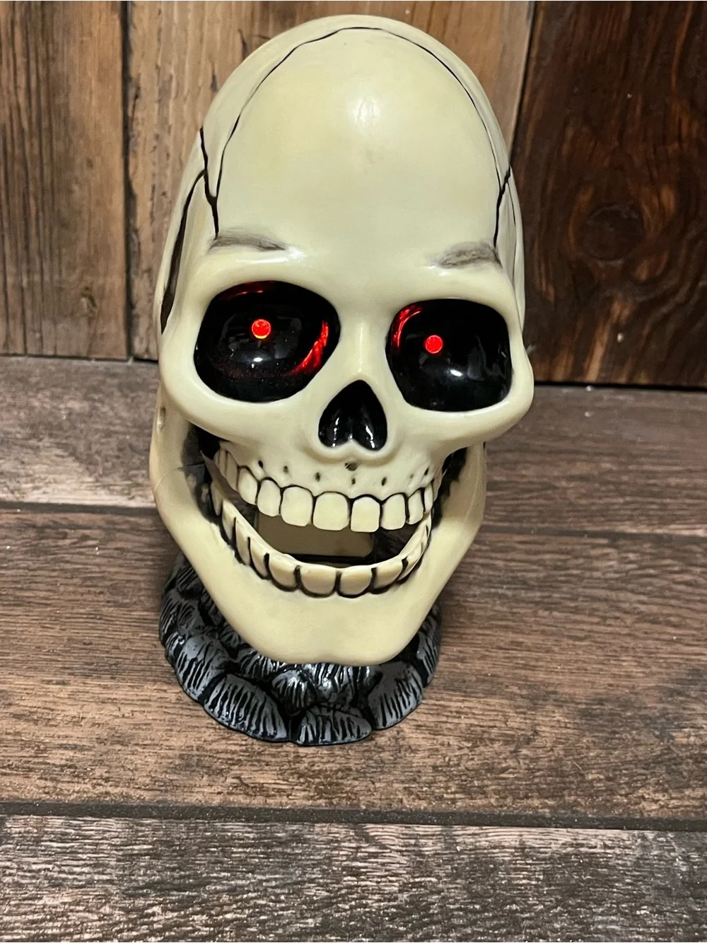 Animated talking skull. Halloween